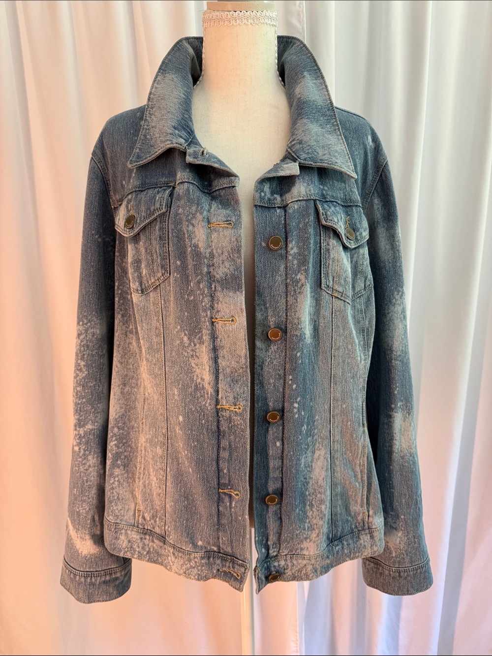 Bandolino Faded Blue Denim Jacket with Graphic Back - Picture 2 of 9